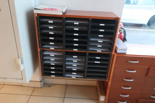 2 stk. skabe samt 3 stk. skuffemoduler