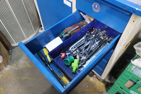 Værkstedsvogn med indhold