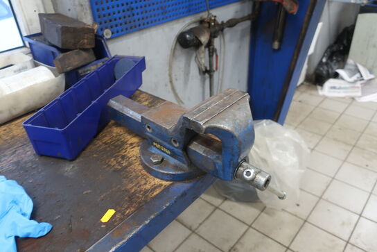 Arbejdsbord med indhold