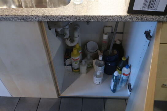 Alt service m.v. i køkken 