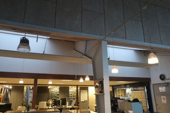 2 stk. skinner med lamper 