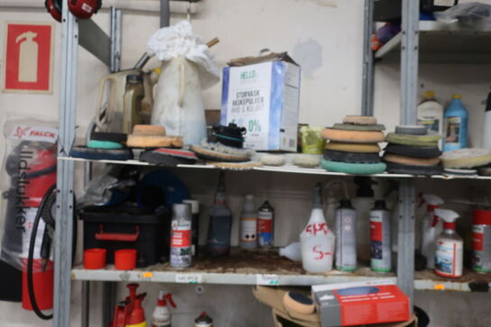 3 stk. reoler med indhold