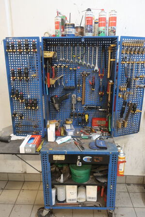 Værkstedsvogn med indhold