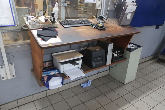 Arbejdsbord med indhold (læs beskrivelse)