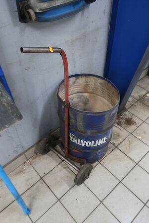 Kost, svaber, skovl m.v. 