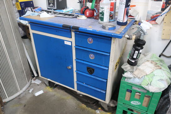 Værkstedsvogn med indhold