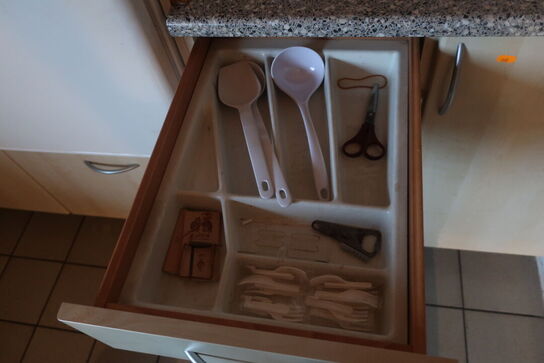 Alt service m.v. i køkken 