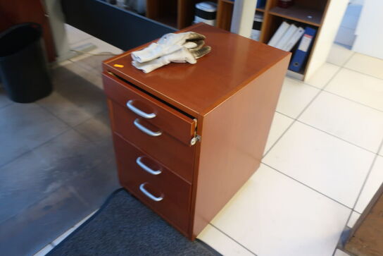 2 stk. skabe samt 3 stk. skuffemoduler