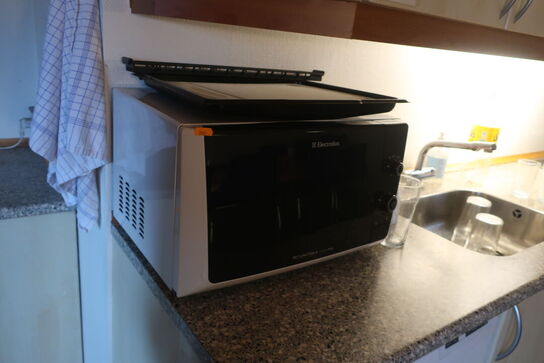 Alt service m.v. i køkken 