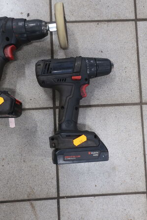 2 stk. skruemaskiner samt lampe WURTH