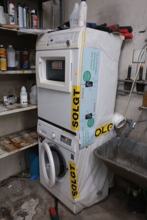 Vaskemaskine samt tørretumbler