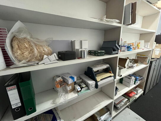 Div. indbo, køleskabe og materialer
