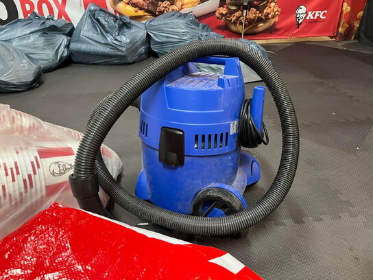 Div. indbo, køleskabe og materialer