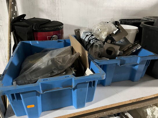 Pallereol med indhold, værktøj og materialer