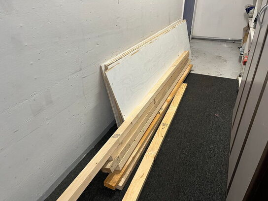 Div. indbo, køleskabe og materialer