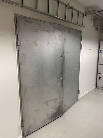 Stål dør - B: 215.5 x H: 220 cm