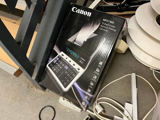 Blandet lot. Assoreret lamper og andet kontor udstyr