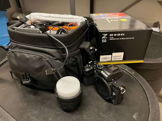Nikon Z-DX 16-50 Kitsæt samt taske med diverse foto udstyr