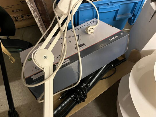 Blandet lot. Assoreret lamper og andet kontor udstyr