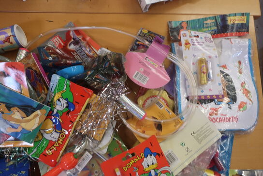 Div. legetøj, pynt m.m.