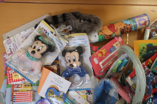 Div. legetøj, pynt m.m.