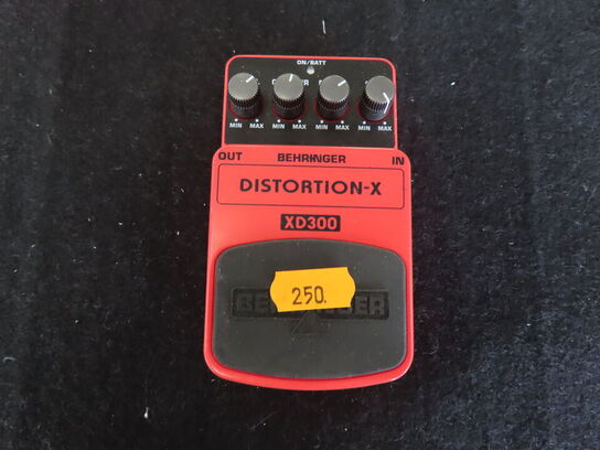 Guitarpedal - Distortion-x XD300 - BEHRINGER