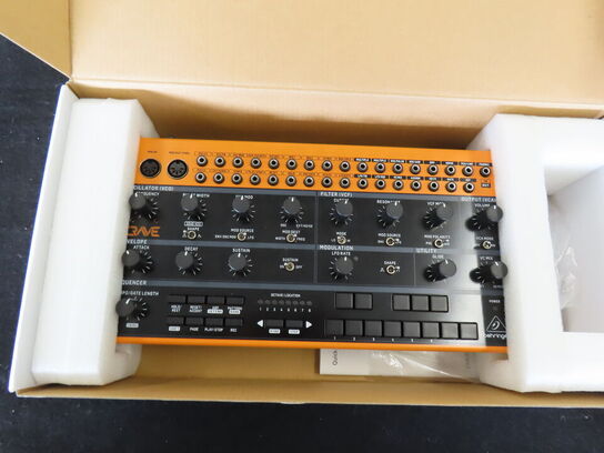Analog synthesizer Crave - BEHRINGER