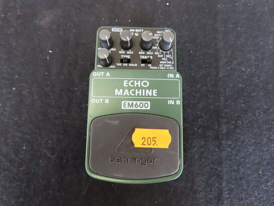 Guitarpedal - Echo machine EM600 - BEHRINGER