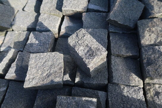 Ca. 800 stk. halve granit sten