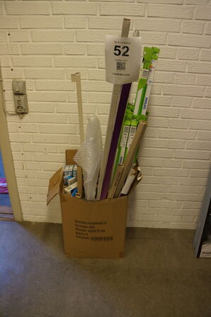 Kasse med diverse lysstofsrør 