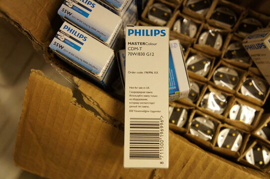 Kasse med diverse lysstofsrør 