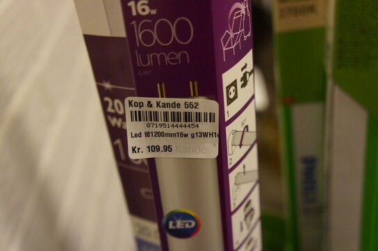 Kasse med diverse lysstofsrør 