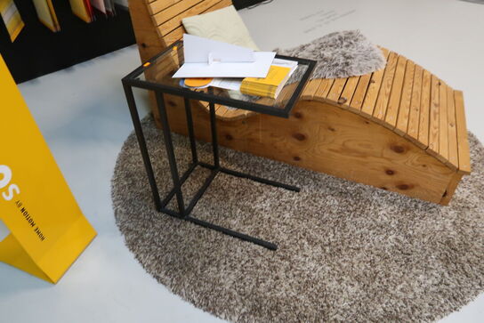 Sofabord samt tæppe