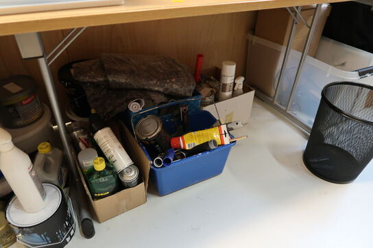 Div. Varelager, vareprøver, bord, skuffemoduler m.m.