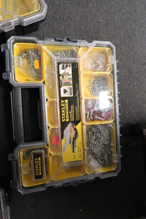Div. Sortimentskasser med skruer, rawplugs m.m.