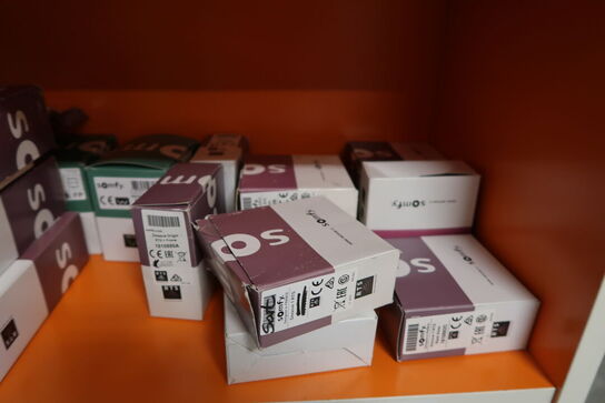 Reol med div. Reservedele