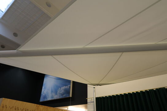 Elektrisk sejlafskærmning SOLIDAY med 4 stk. pæle