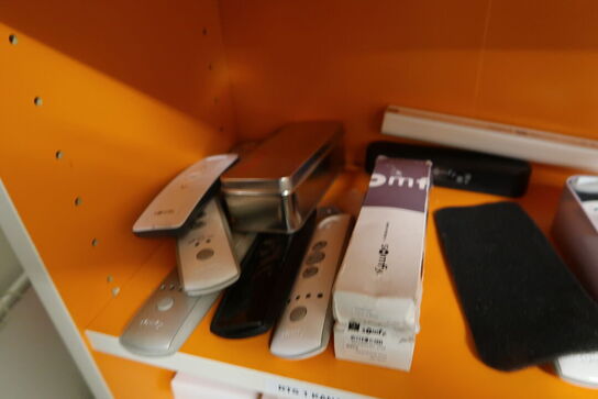 Reol med div. Reservedele