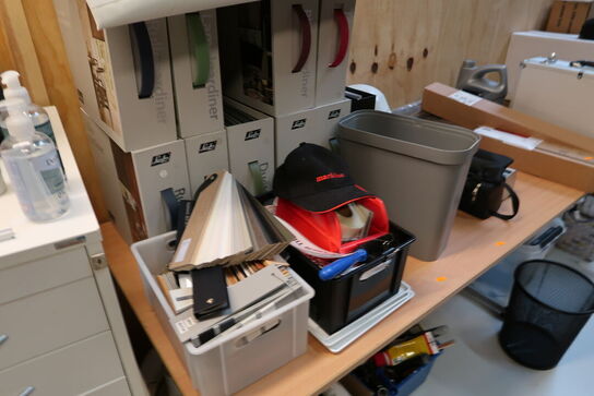 Div. Varelager, vareprøver, bord, skuffemoduler m.m.