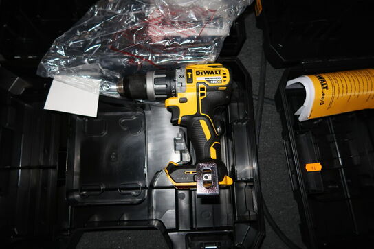 Akku bore/skruemaskine DEWALT DCD796