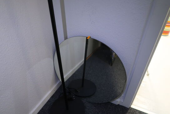 Gulvlampe samt spejl