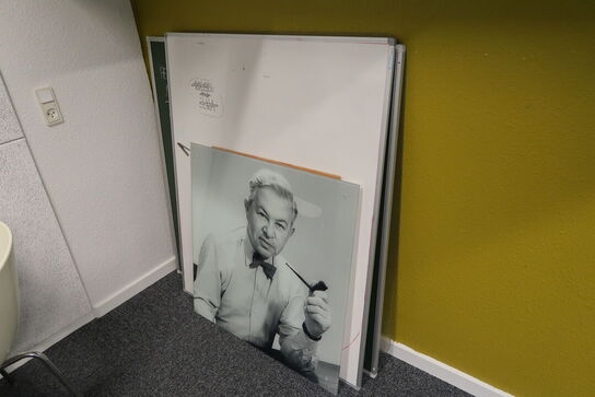3 stk. vægskabe samt div. Whiteboards