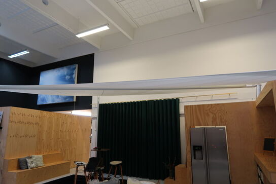 Elektrisk sejlafskærmning SOLIDAY med 4 stk. pæle