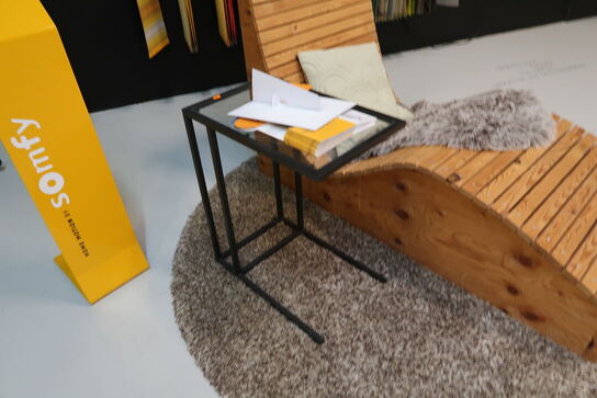 Sofabord samt tæppe