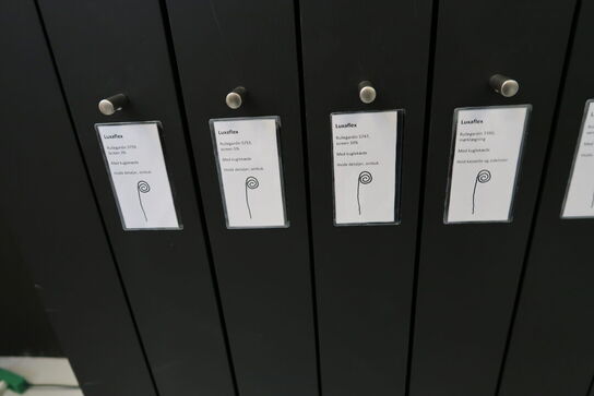 Udstillingsdisplay med div. Vareprøver og varelager