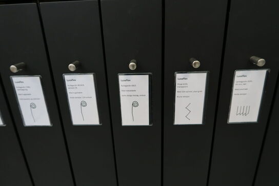 Udstillingsdisplay med div. Vareprøver og varelager