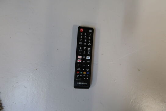 Fjernsyn SAMSUNG UE75RU7105KXXC med fjernbetjening