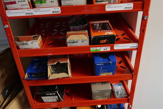 Reol med div. Skruer m.m.