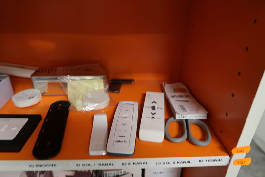 Reol med div. Reservedele