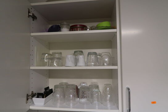 Brødrister, div. Køkkenservice, vaser, mikrobølgeovn m.m.